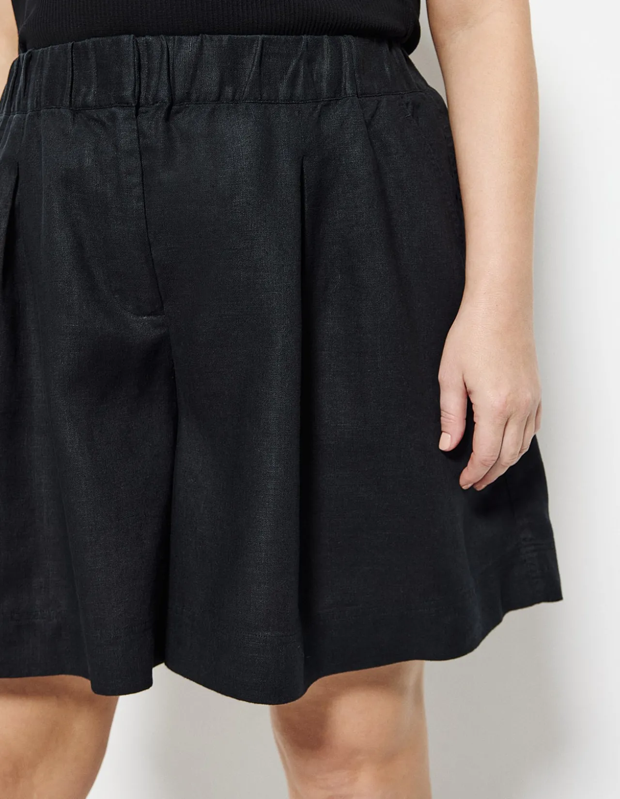 LUCIE SHORT