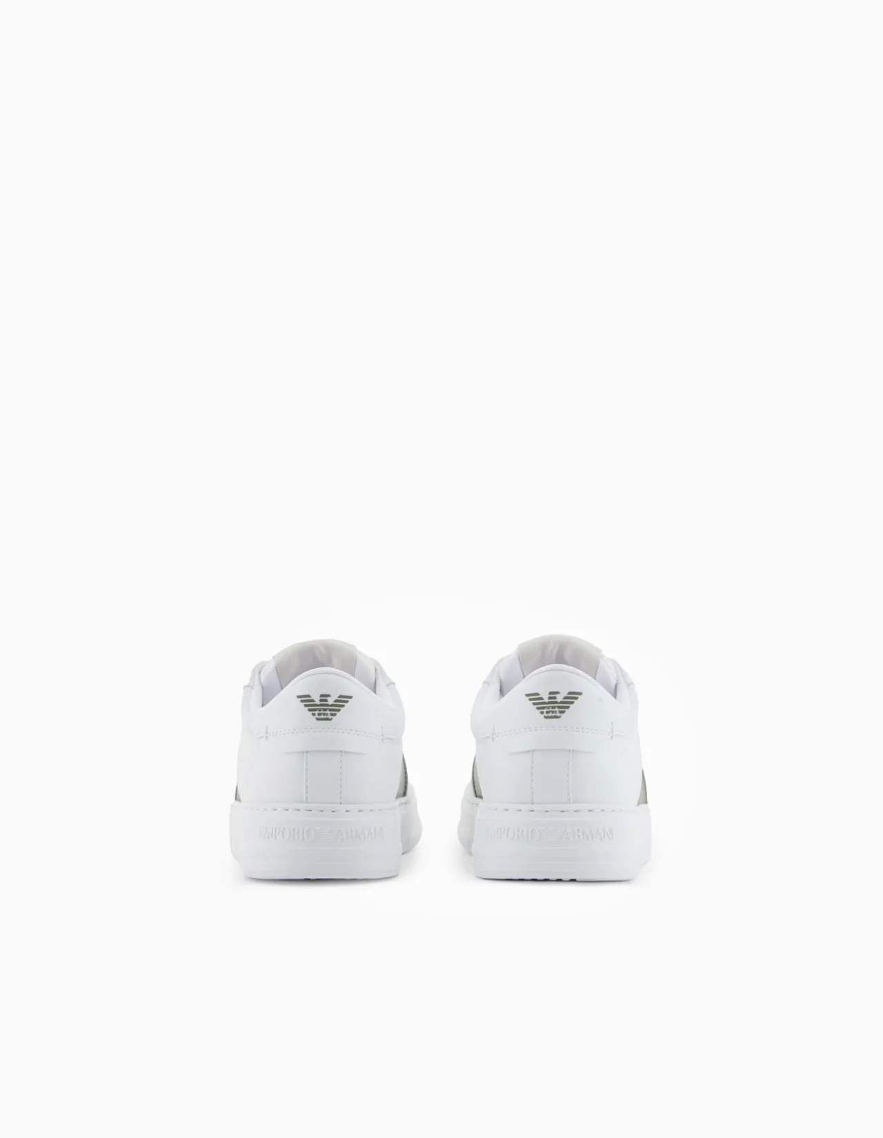 MAN'S LOW TOP LEATHER SNEAKER WITH CONTRASTING PANEL
