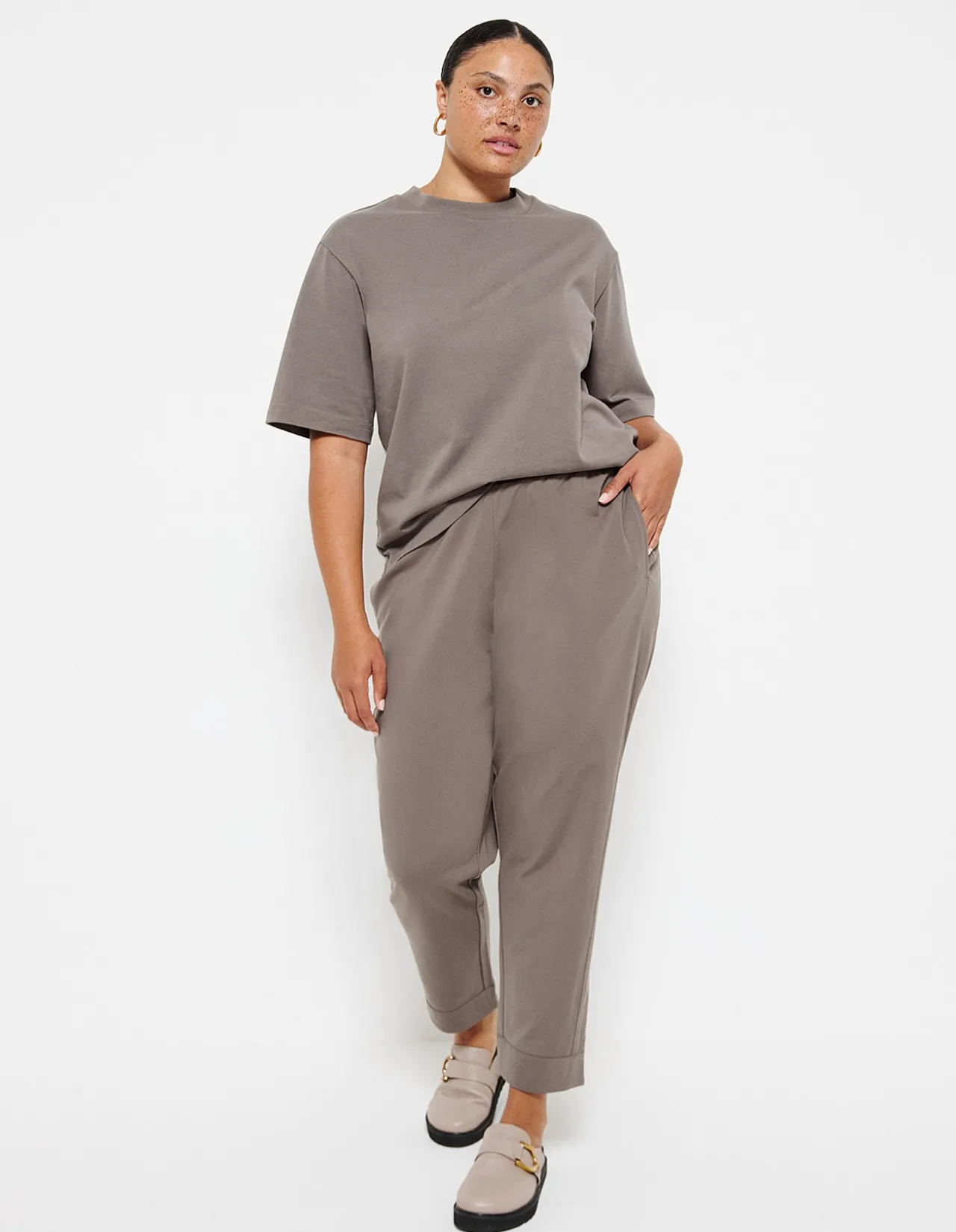 MODERN TEE