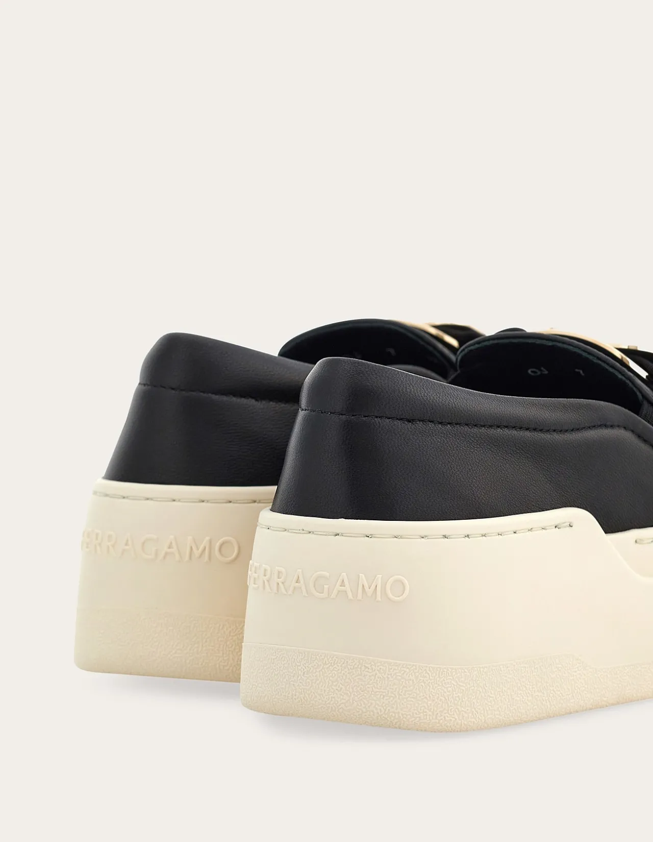 NEW VARA PLATE SLIP ON
