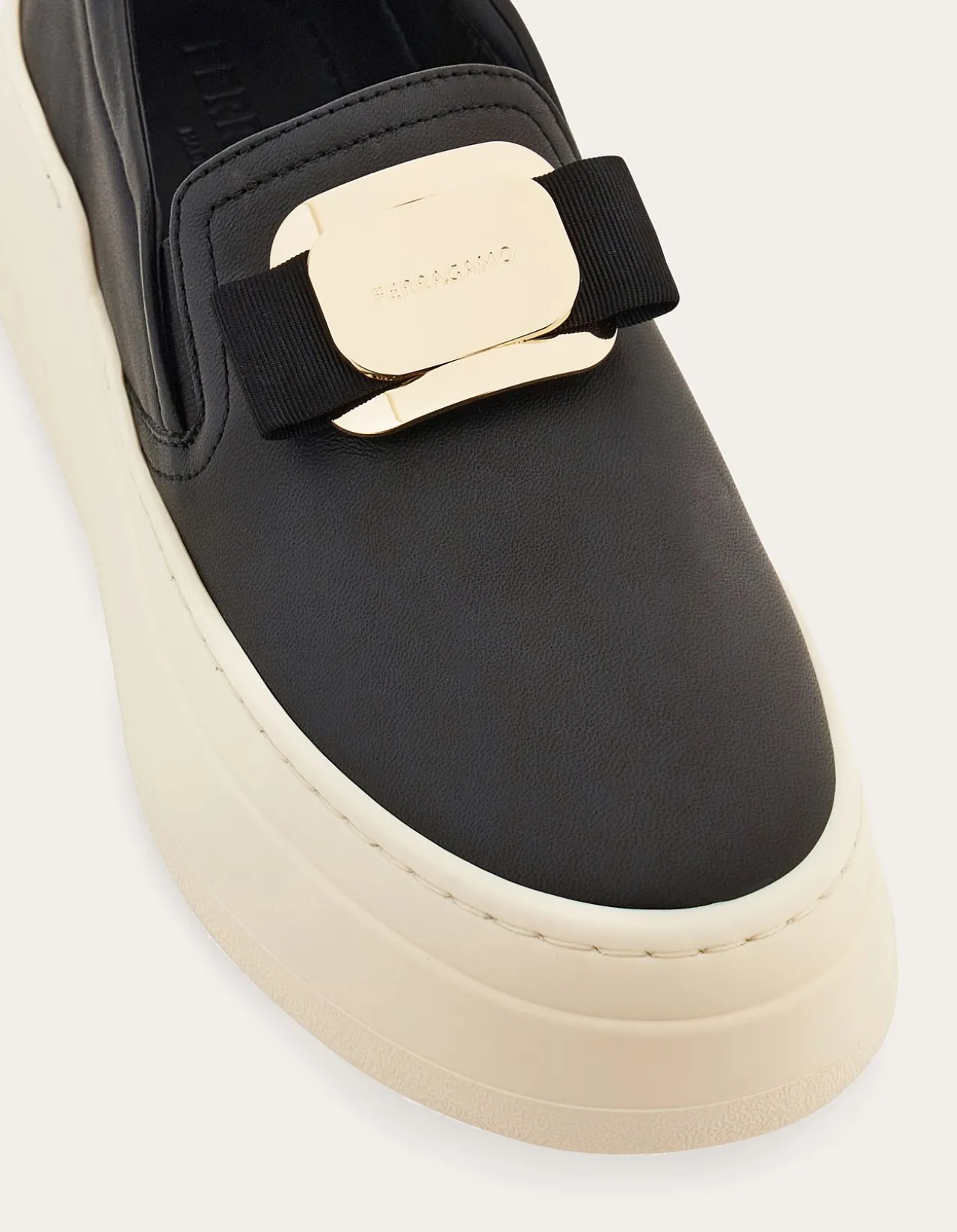 NEW VARA PLATE SLIP ON