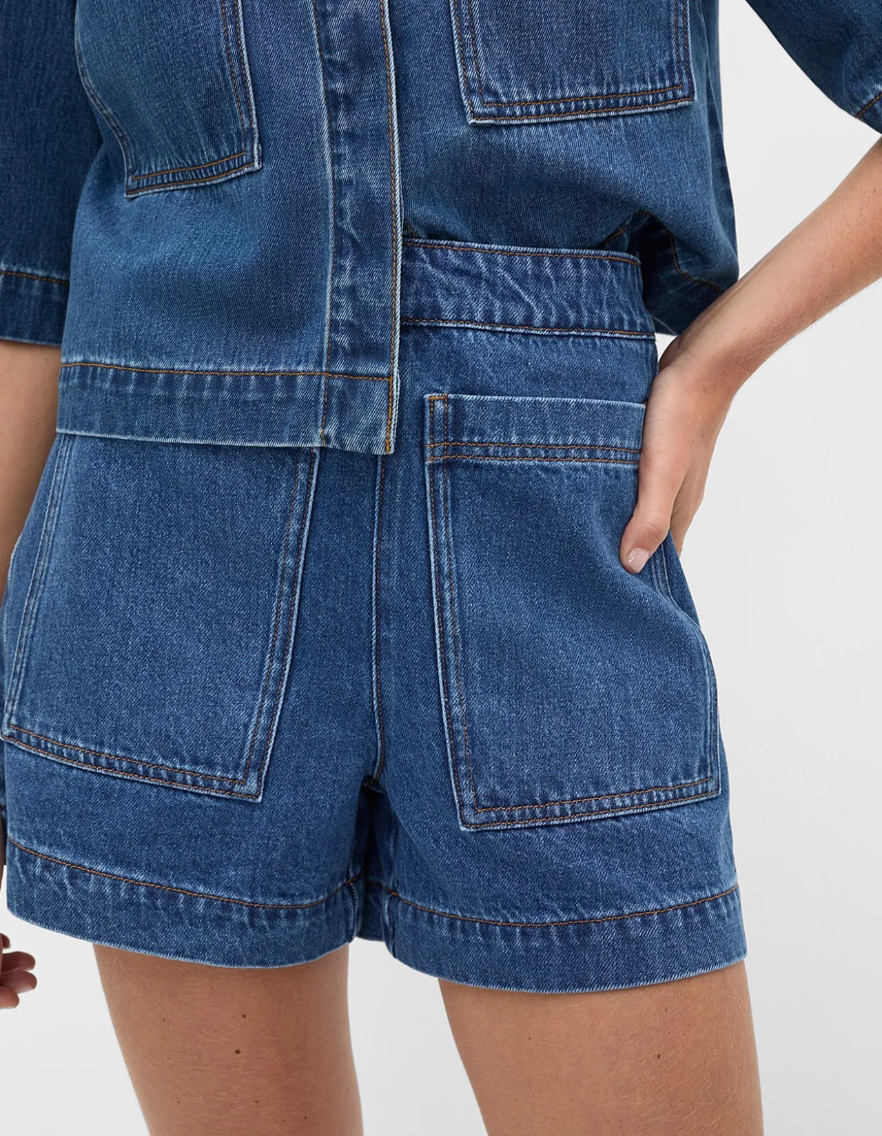 PATCH POCKET COTTON SHORT
