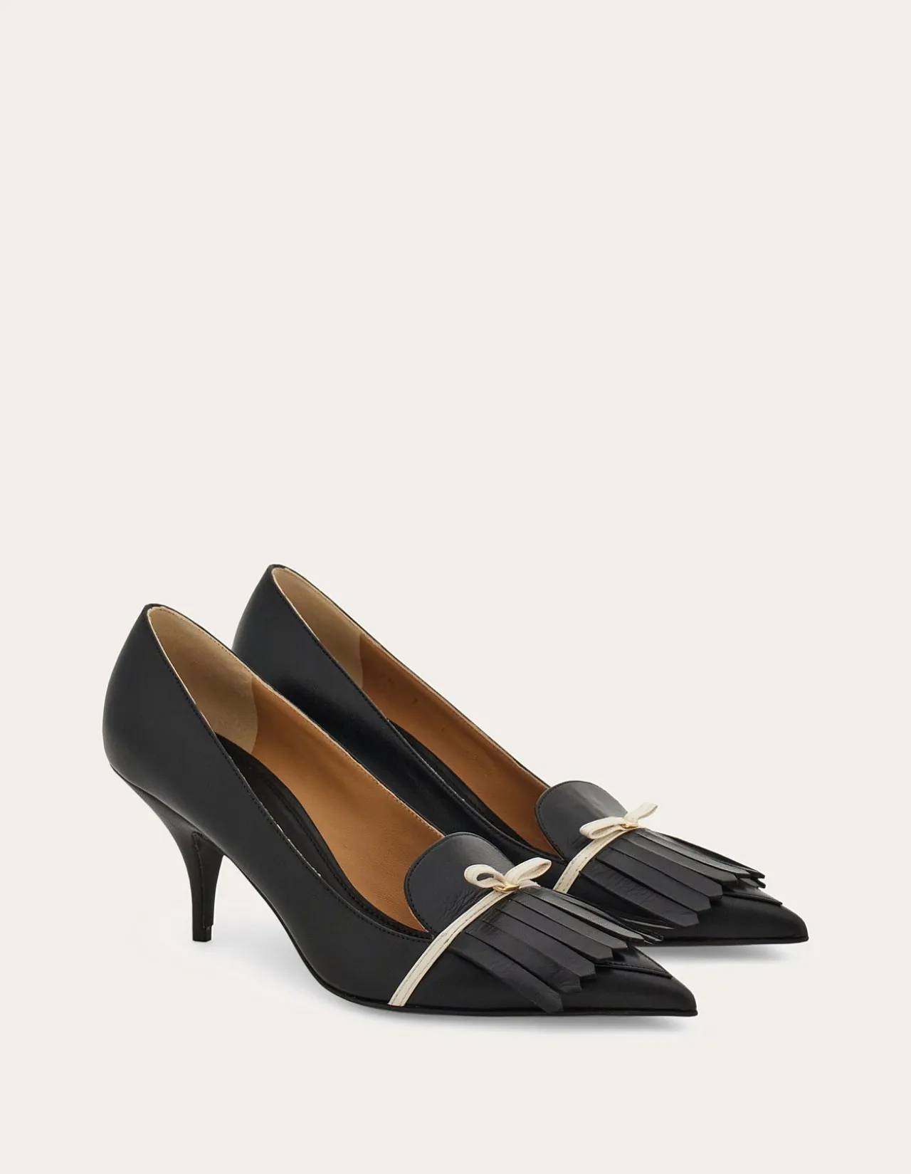 PUMP WITH MINI BOW DETAIL