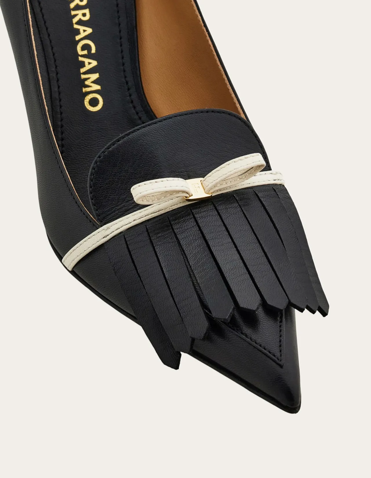 PUMP WITH MINI BOW DETAIL