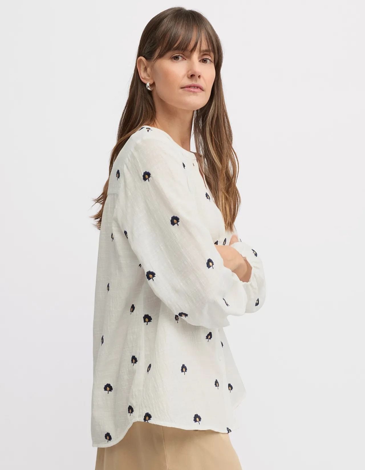 QUEENS EMBROIDERED SHIRT