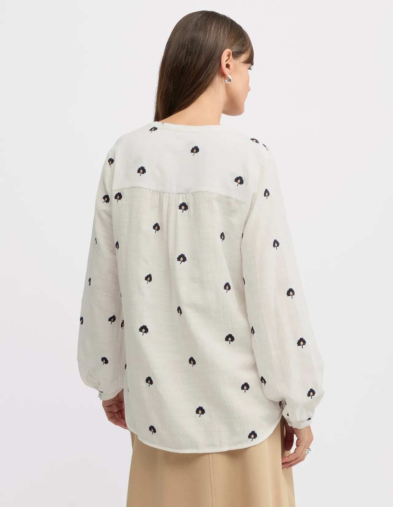 QUEENS EMBROIDERED SHIRT