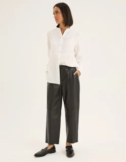 Raw Hide Pant with Sleek Design and Zip Closure
