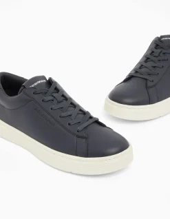 Runn Spors-Style Sneaker with Embossed Logo