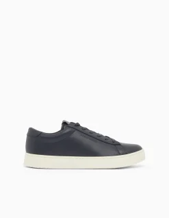 Runn Spors-Style Sneaker with Embossed Logo