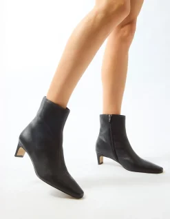 SEATTLE ANKLE BOOT