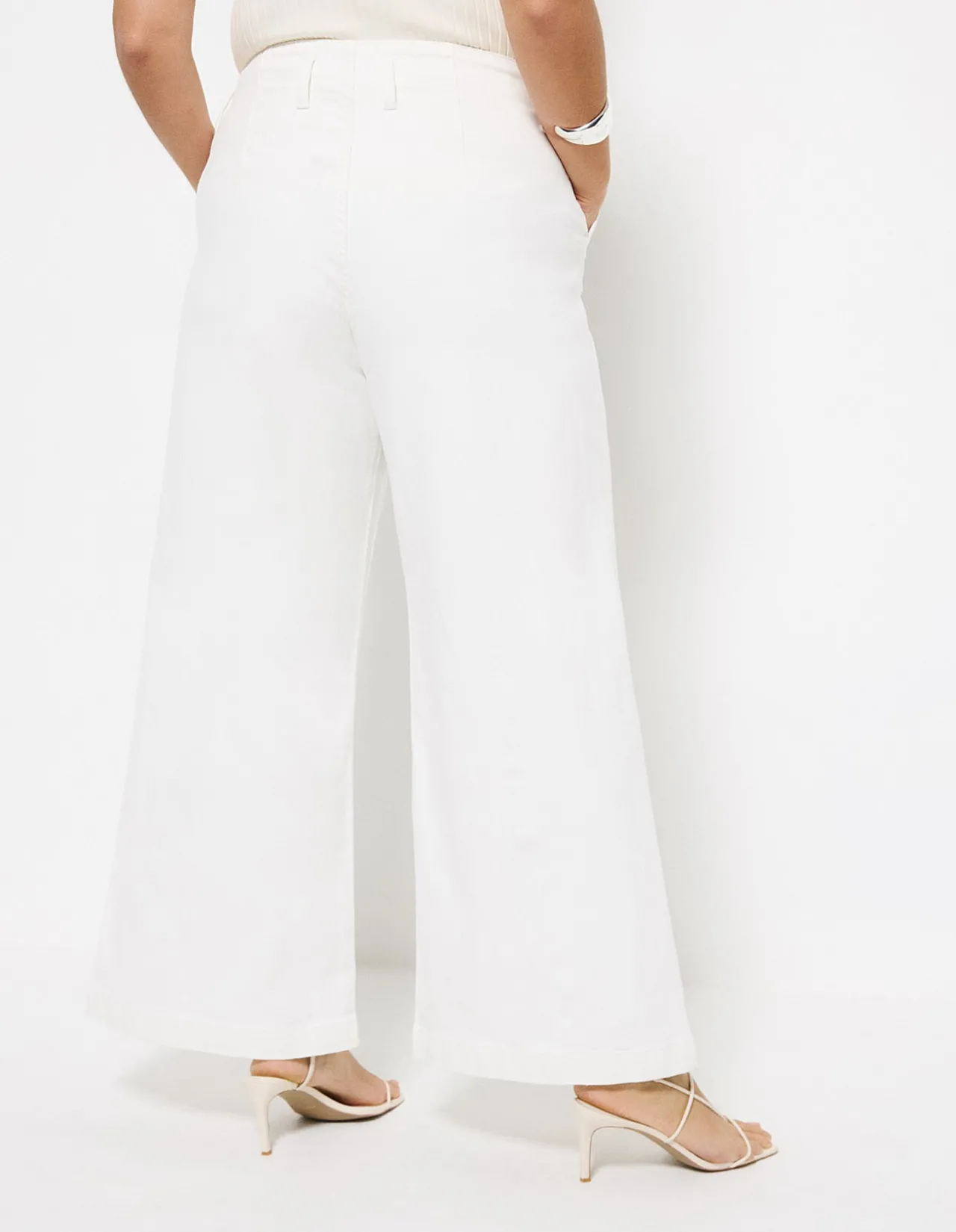 Side Pocket Wide Leg Comfort Denim Jean