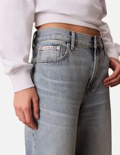 Signature 90s Straight Mid Rise Relaxed Jeans