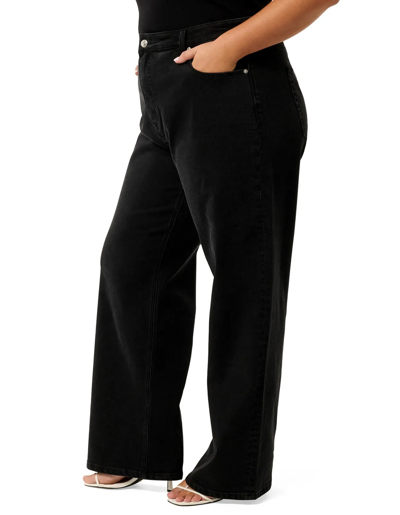 Skyla Curve Black Wash Straight Leg Jeans