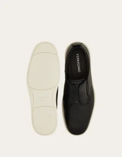 SLIP-ON SNEAKER