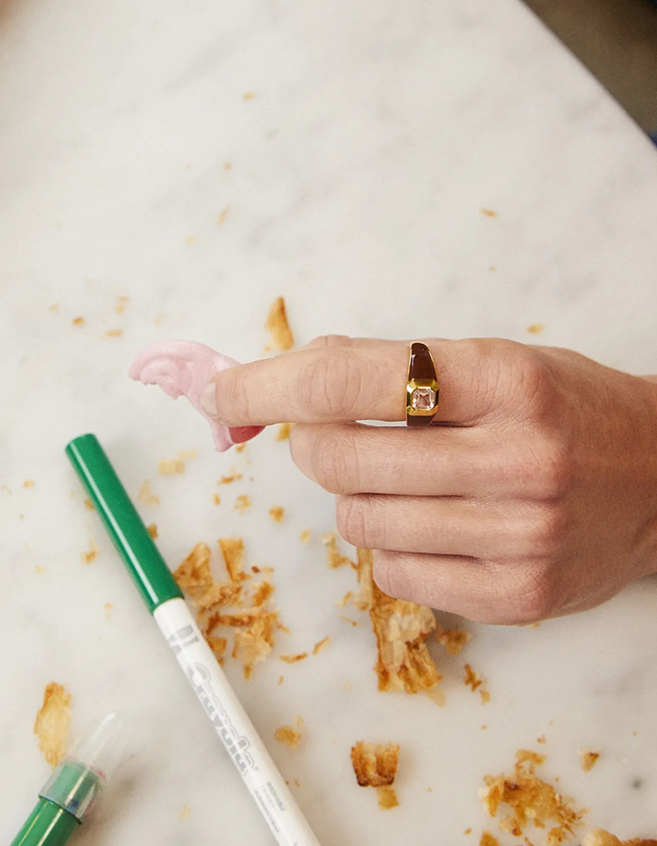 SOPHIE BROWN ENAMELSIGNET RING