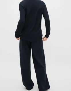 SUPERSOFT V NECK TOP