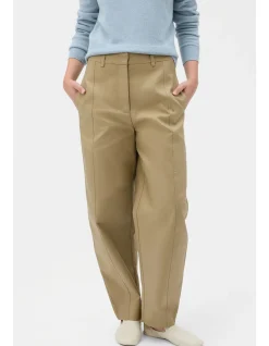 Tailored Curved Leg Pant
