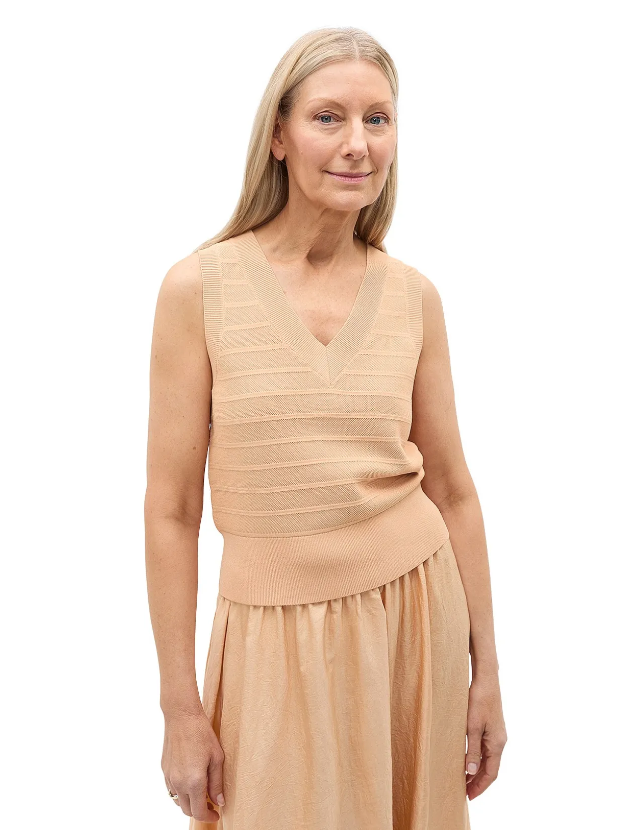 TEXTURED KNIT VEST