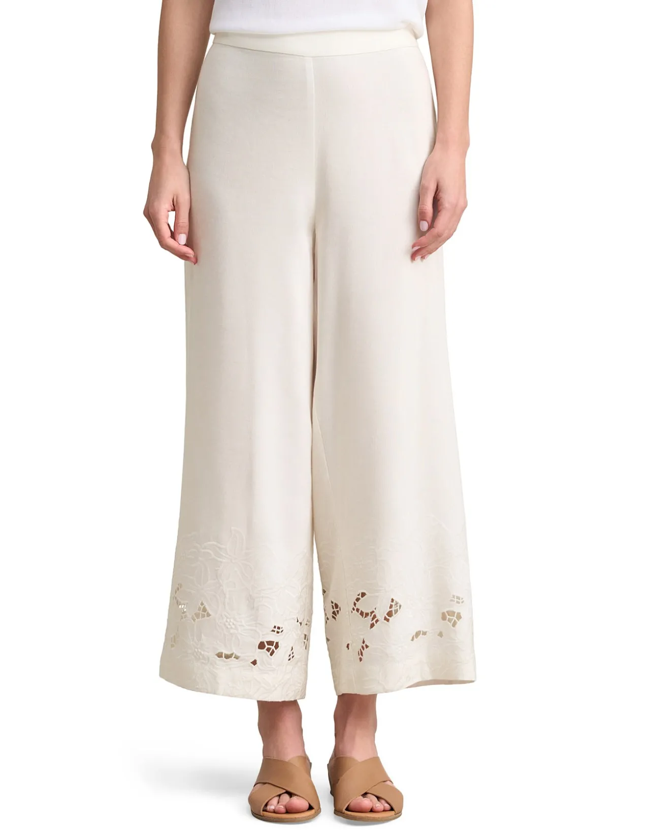 7/8th Embroidered Pant