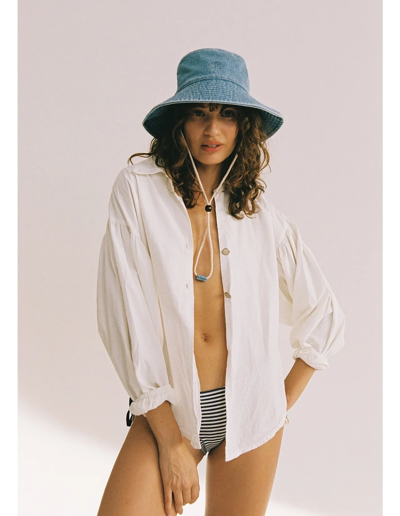VACAY BUCKET - WASHED DENIM