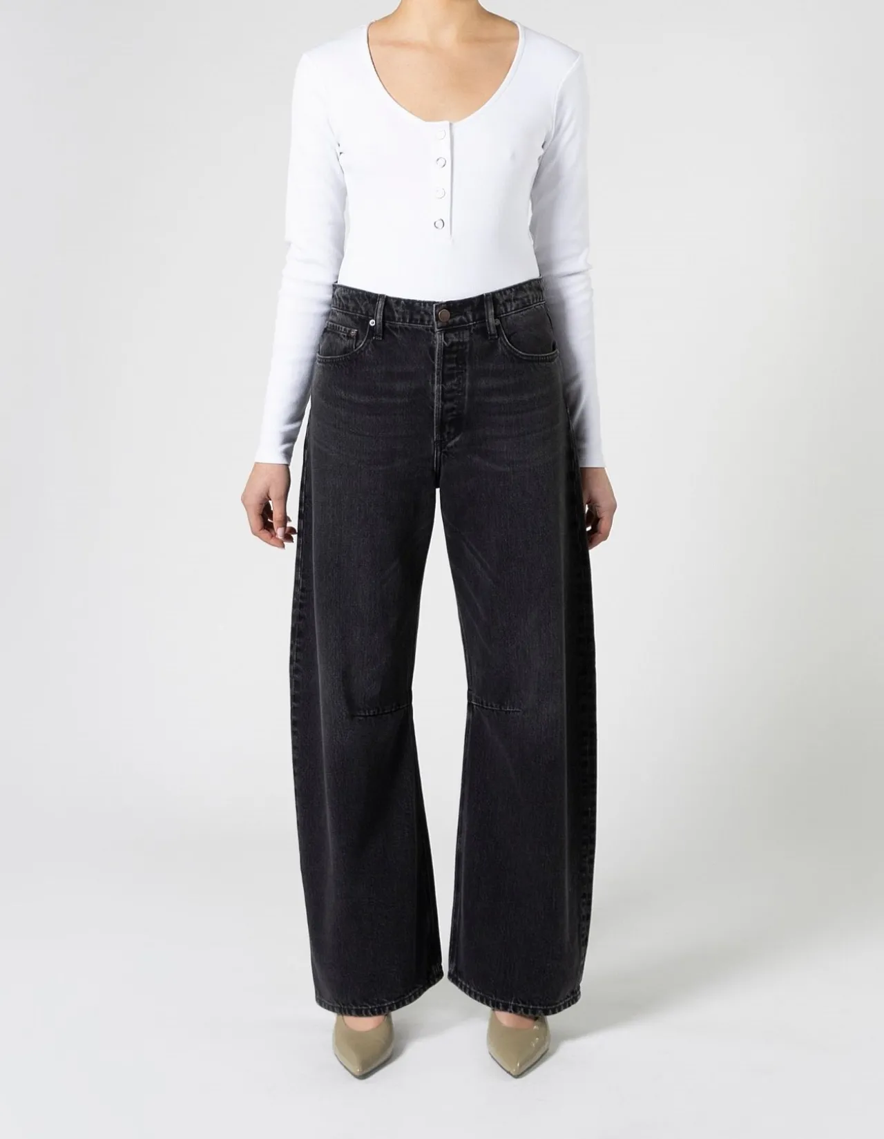 Vera Bow Leg Barrel Mid Rise Jean