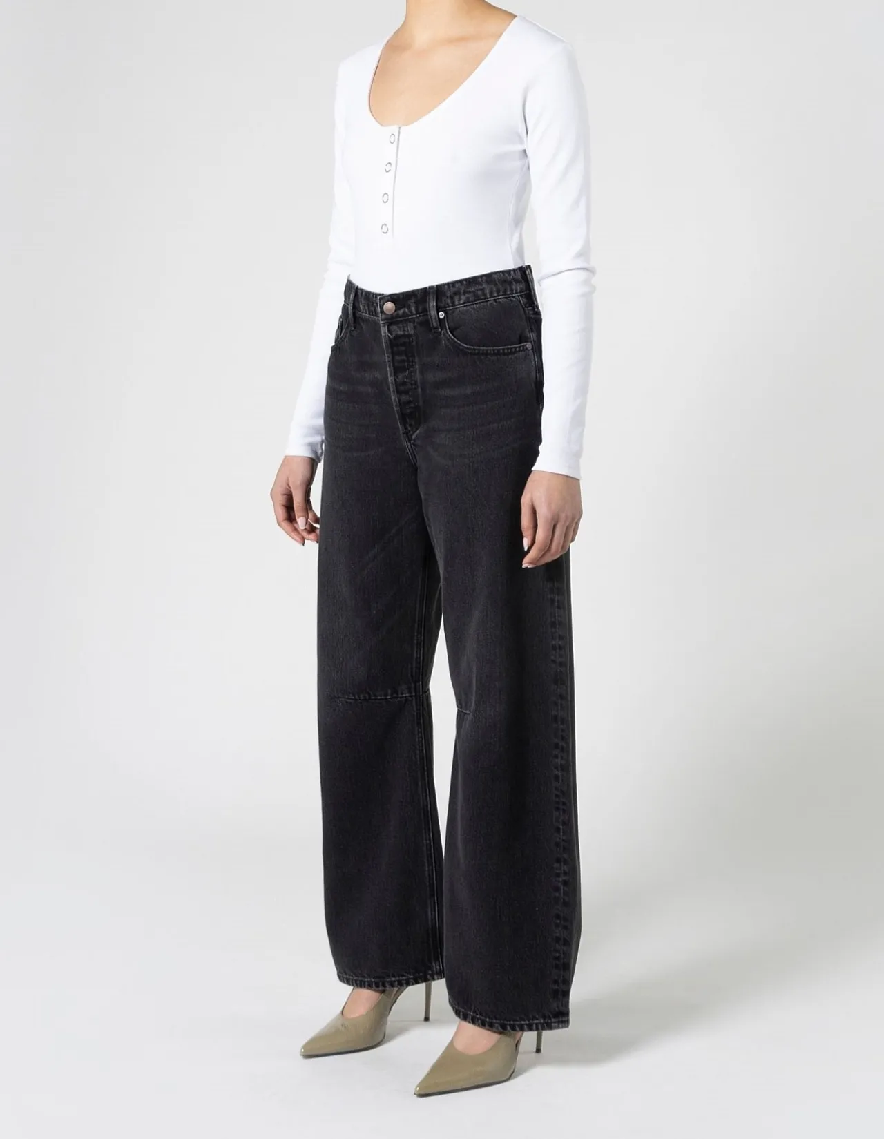 Vera Bow Leg Barrel Mid Rise Jean