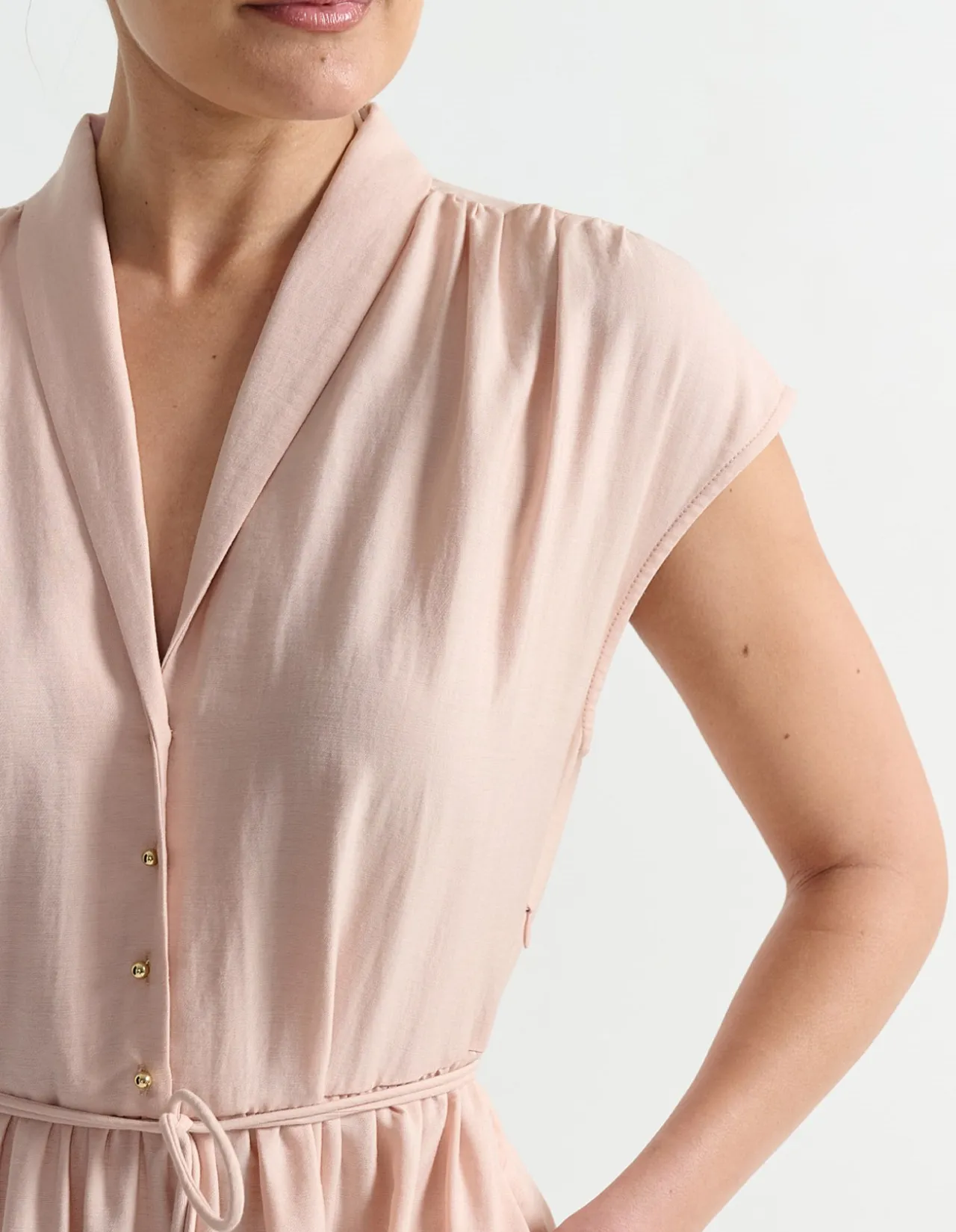 V NECK BELTED DRESS
