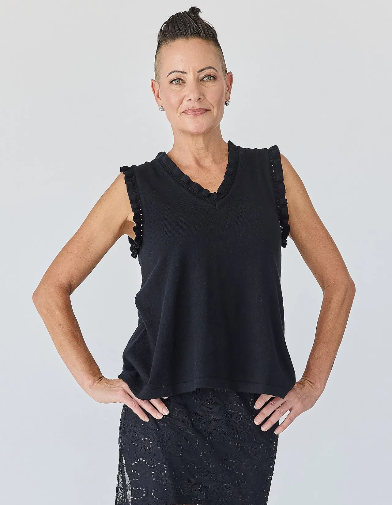 V-NECK FRILL SHELL KNIT IN BLACK