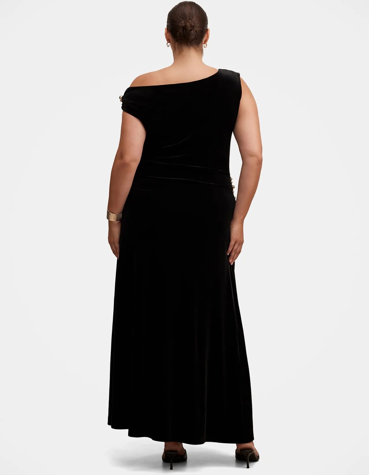 WINSLET CURVE OFF SHOULDER VELVET GOWN