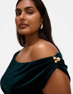 WINSLET CURVE OFF SHOULDER VELVET GOWN