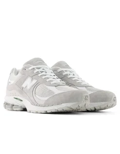 WOMEN'S 2002 SNEAKER